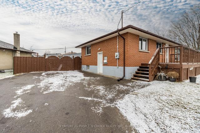 551 Dean Ave, House detached with 3 bedrooms, 2 bathrooms and 4 parking in Oshawa ON | Image 12