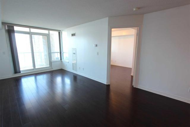 2005 - 17 Barberry Pl, Condo with 1 bedrooms, 2 bathrooms and 1 parking in Toronto ON | Image 3
