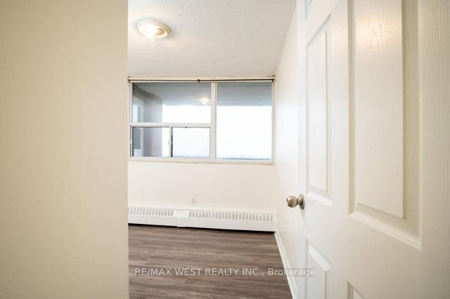 1001 - 3501 Glen Erin Dr, Condo with 3 bedrooms, 1 bathrooms and 1 parking in Mississauga ON | Image 5