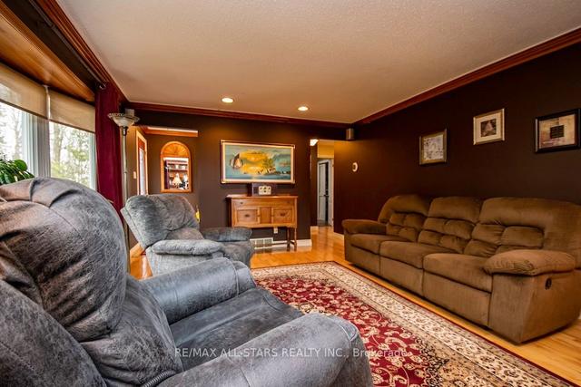 690 Post Rd, House detached with 2 bedrooms, 2 bathrooms and 7 parking in Kawartha Lakes ON | Image 38