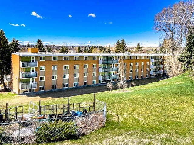 451, - 1620 8 Avenue Nw, Condo with 3 bedrooms, 2 bathrooms and 1 parking in Calgary AB | Card Image