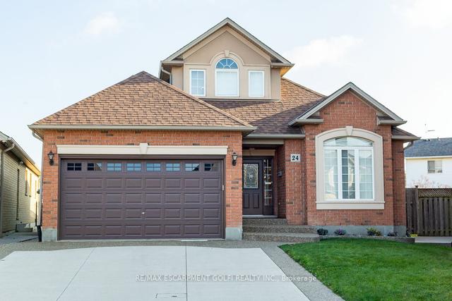 24 Aztec Crt, House detached with 3 bedrooms, 3 bathrooms and 6 parking in Hamilton ON | Image 1
