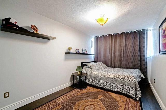 1607 - 11 Wincott Dr, Condo with 3 bedrooms, 2 bathrooms and 1 parking in Toronto ON | Image 10