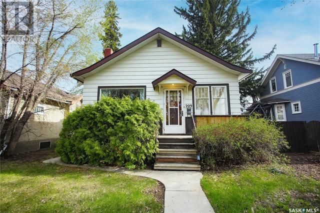 209 31st St W, House detached with 4 bedrooms, 2 bathrooms and null parking in Saskatoon SK | Card Image
