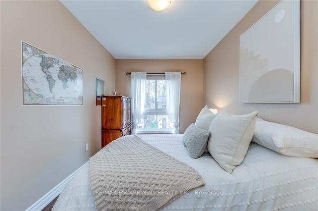 629 Francis Rd, Townhouse with 3 bedrooms, 2 bathrooms and 1 parking in Burlington ON | Image 22
