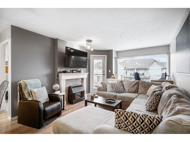 402 - 33668 King Road, Condo with 2 bedrooms, 2 bathrooms and 2 parking in Abbotsford BC | Card Image