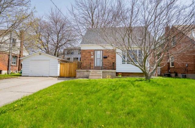 17 Compton Dr, House detached with 3 bedrooms, 3 bathrooms and 4 parking in Toronto ON | Card Image