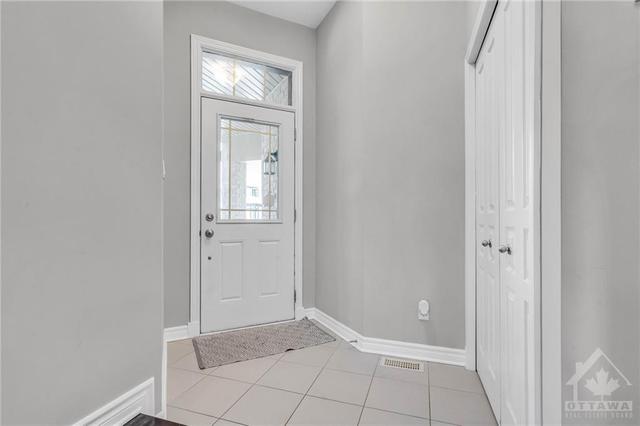 861 Contour Street, House detached with 4 bedrooms, 4 bathrooms and 6 parking in Ottawa ON | Image 3