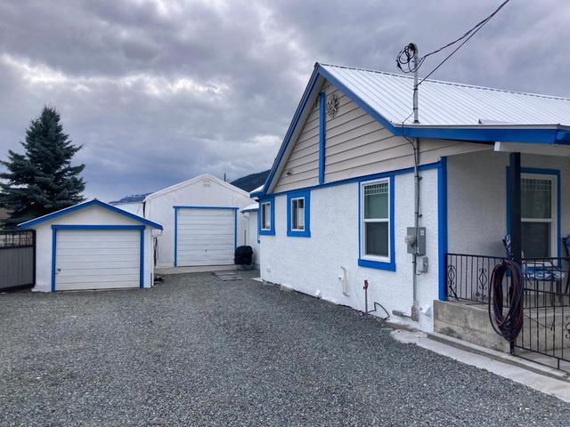 324 Hartland Avenue, House detached with 2 bedrooms, 1 bathrooms and null parking in Midway BC | Image 6