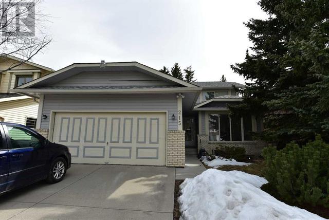 215 Edgebank Place Nw, House detached with 3 bedrooms, 3 bathrooms and 4 parking in Calgary AB | Image 1