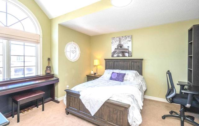 2238 Pindar Cres, House detached with 4 bedrooms, 4 bathrooms and 4 parking in Oshawa ON | Image 16