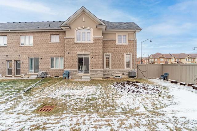 368 Remembrance Rd, House attached with 4 bedrooms, 3 bathrooms and 3 parking in Brampton ON | Image 24