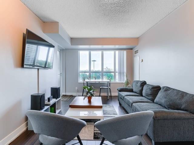 626 - 2 Eva Rd, Condo with 2 bedrooms, 2 bathrooms and 1 parking in Toronto ON | Image 2