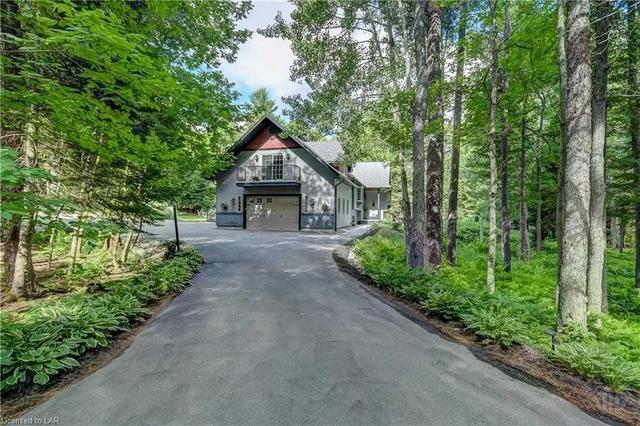 1042 Moore Rd, House detached with 2 bedrooms, 3 bathrooms and 14 parking in Bracebridge ON | Image 12