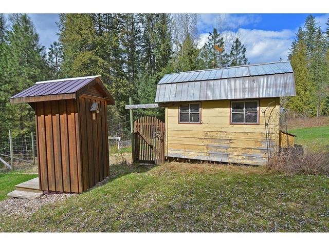8481 Highway 6, House detached with 5 bedrooms, 2 bathrooms and null parking in Central Kootenay H BC | Image 40