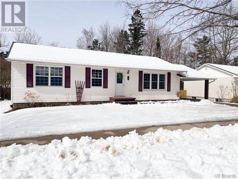 130 Charing Crescent, House detached with 5 bedrooms, 1 bathrooms and null parking in Fredericton NB | Card Image