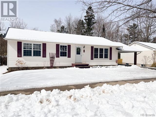 130 Charing Crescent, House detached with 5 bedrooms, 1 bathrooms and null parking in Fredericton NB | Image 1