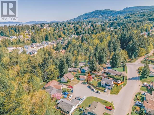 575 Greenhorn Pl, House detached with 4 bedrooms, 3 bathrooms and 2 parking in Ladysmith BC | Image 2