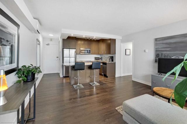 1816 - 40 Homewood Ave, Condo with 2 bedrooms, 1 bathrooms and 1 parking in Toronto ON | Image 3