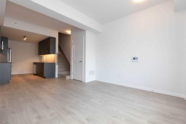 th26 - 7895 Jane Blk C St, Condo with 3 bedrooms, 2 bathrooms and 1 parking in Vaughan ON | Image 3