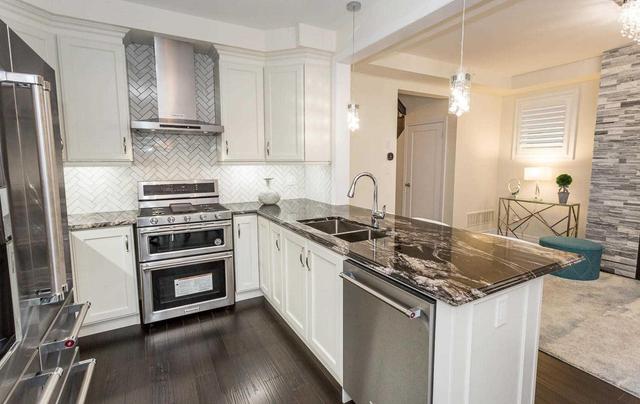 138 Kaitting Tr, House attached with 3 bedrooms, 3 bathrooms and 1 parking in Oakville ON | Image 10