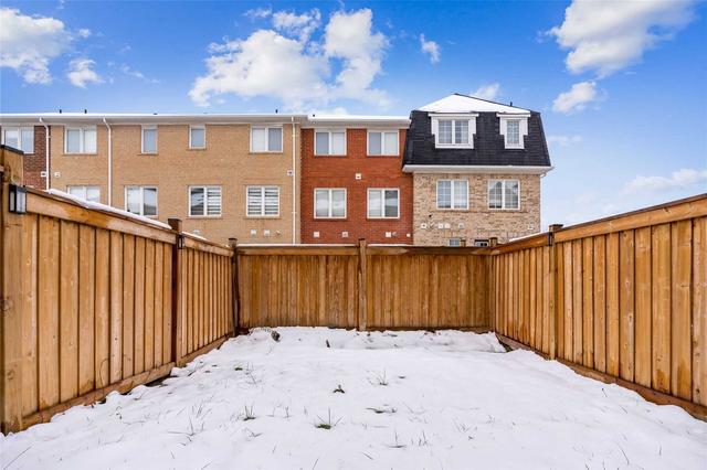 30 Commuter Dr, House attached with 3 bedrooms, 4 bathrooms and 3 parking in Brampton ON | Image 7
