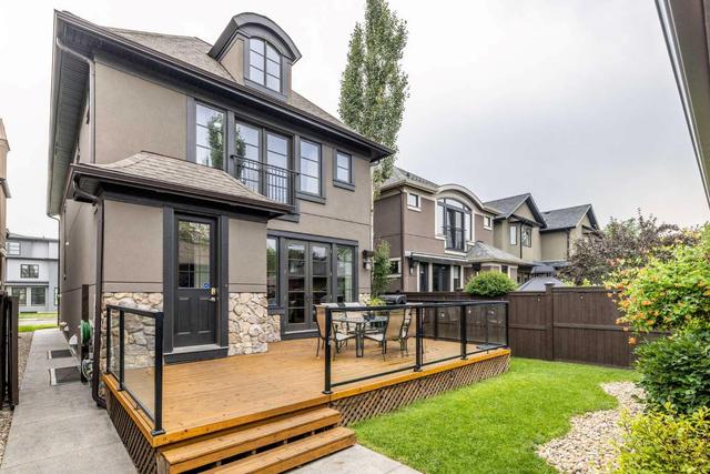 2228 Broadview Road Nw, House detached with 5 bedrooms, 3 bathrooms and 2 parking in Calgary AB | Image 37