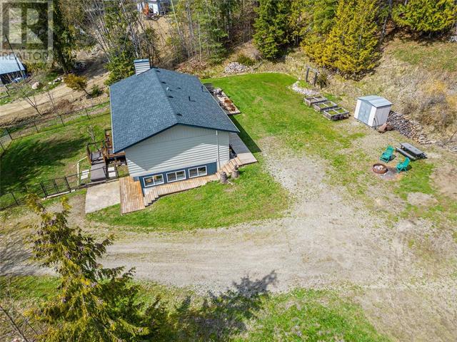 6823 Charleson Road, House detached with 4 bedrooms, 2 bathrooms and null parking in Columbia Shuswap F BC | Image 26