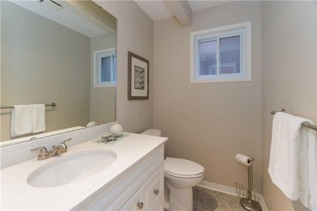 49 Halfmoon Sq, House detached with 4 bedrooms, 3 bathrooms and 2 parking in Toronto ON | Image 10