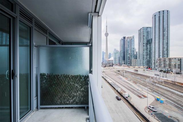 608e - 576 Front St, Condo with 1 bedrooms, 1 bathrooms and 0 parking in Toronto ON | Image 1