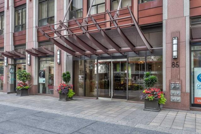 1003 - 85 Bloor St E, Condo with 1 bedrooms, 1 bathrooms and 0 parking in Toronto ON | Image 2