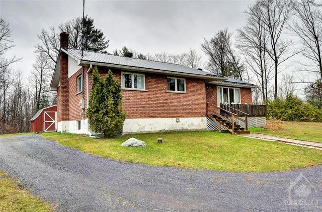 5010 Calabogie Road, House detached with 4 bedrooms, 2 bathrooms and 8 parking in Greater Madawaska ON | Image 2