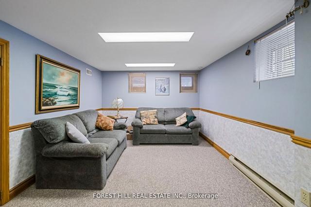 39 Burton Ave, House detached with 3 bedrooms, 2 bathrooms and 5 parking in Barrie ON | Image 7