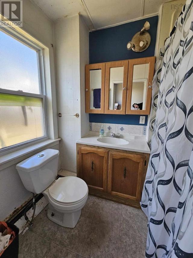 433 St. Peters Road, House detached with 2 bedrooms, 1 bathrooms and null parking in Cape Breton NS | Image 9