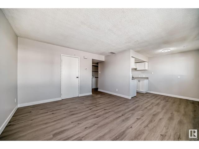 8421 29 Av Nw, House attached with 3 bedrooms, 1 bathrooms and 1 parking in Edmonton AB | Image 17