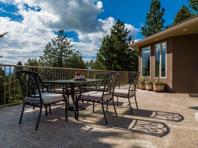 200 Sasquatch Trail, House detached with 3 bedrooms, 2 bathrooms and 4 parking in Okanagan Similkameen A BC | Image 37