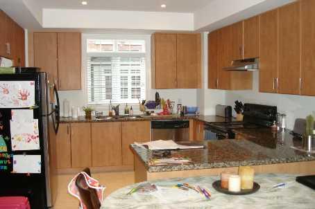 975 Kipling Ave, House attached with 3 bedrooms, 3 bathrooms and 2 parking in Toronto ON | Image 3