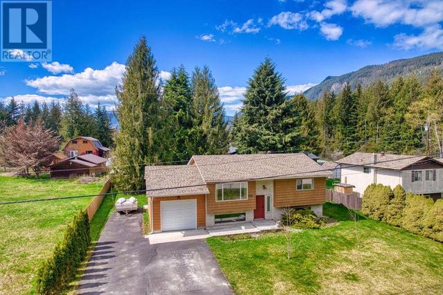 1414 Green Road N, House detached with 3 bedrooms, 1 bathrooms and 6 parking in Sicamous BC | Image 3