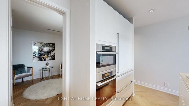 4103 - 180 University Ave, Condo with 1 bedrooms, 2 bathrooms and 1 parking in Toronto ON | Image 39