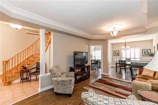 81 Sylwood Cres, House detached with 3 bedrooms, 4 bathrooms and 4 parking in Vaughan ON | Image 2