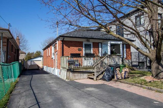 32 Phillip Ave, House detached with 3 bedrooms, 2 bathrooms and 4 parking in Toronto ON | Image 12