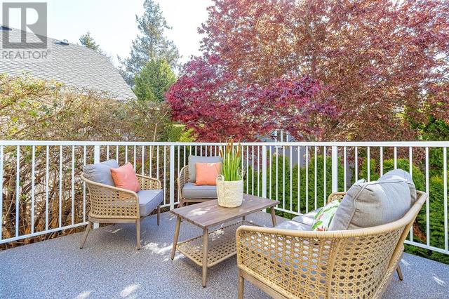 924 Deal St, House detached with 4 bedrooms, 4 bathrooms and 5 parking in Oak Bay BC | Image 60