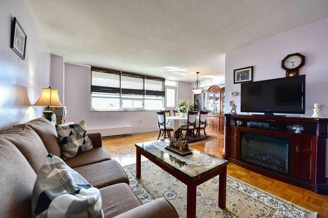 706 - 130 Neptune Dr, Condo with 2 bedrooms, 2 bathrooms and 1 parking in Toronto ON | Image 9