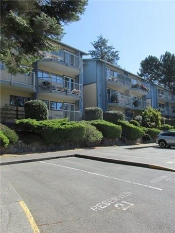 542 Carnation Pl, Condo with 2 bedrooms, 1 bathrooms and null parking in Saanich BC | Image 1