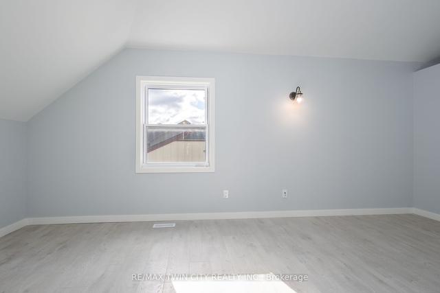 139 Becker St, House detached with 3 bedrooms, 2 bathrooms and 6 parking in Kitchener ON | Image 10