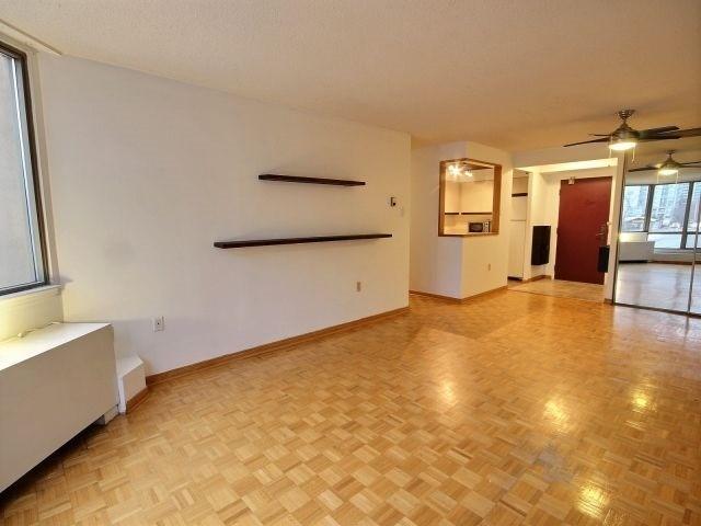 205 - 25 Fairview Rd W, Condo with 2 bedrooms, 2 bathrooms and 2 parking in Mississauga ON | Image 7