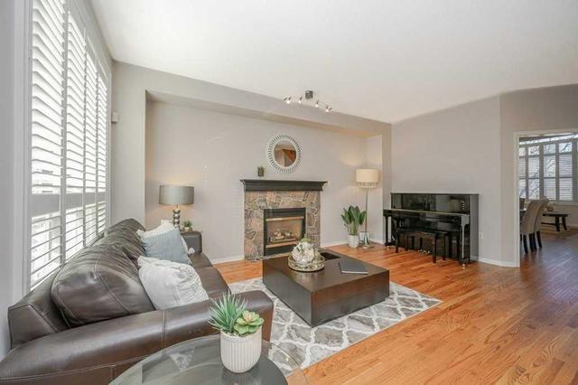 7144 Overstone Lane, House detached with 4 bedrooms, 3 bathrooms and 4 parking in Mississauga ON | Image 2