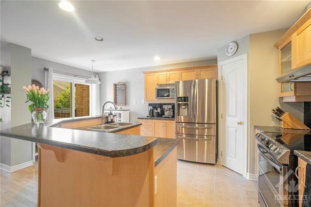 204 Bookton Place, Townhouse with 3 bedrooms, 3 bathrooms and 3 parking in Ottawa ON | Image 13