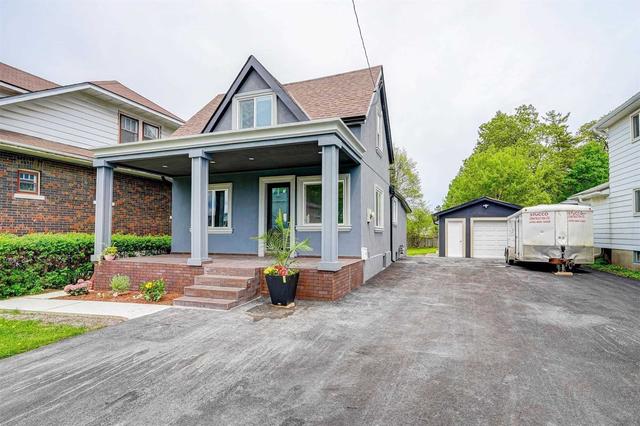 747 Gifford St, Home with 3 bedrooms, 2 bathrooms and 3 parking in Oshawa ON | Card Image