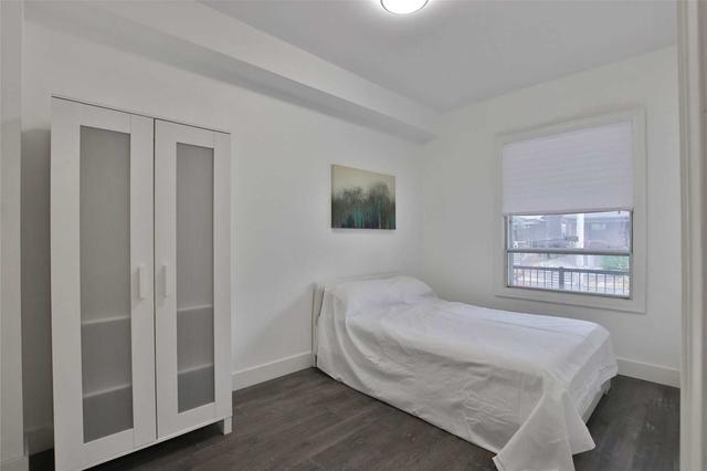 236 Grace St, House semidetached with 6 bedrooms, 5 bathrooms and 2 parking in Toronto ON | Image 8